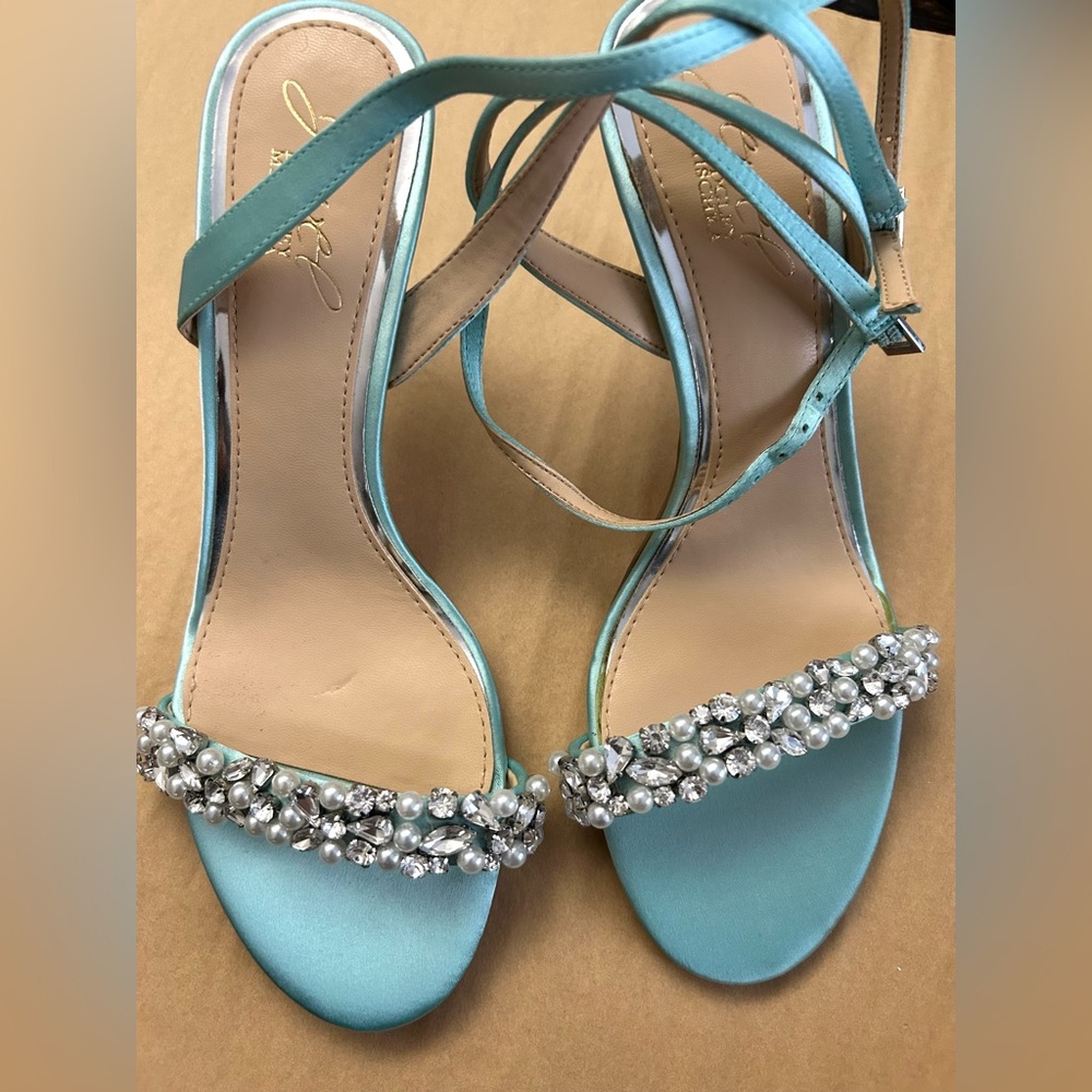 Jewel Badgley Mischka Mint Green
Sandals with Silver Jewel Embellishments